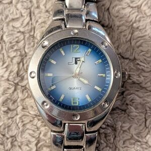 WORKING Mens Classy Silver Toned Wristwatch w/ Metal Link Band